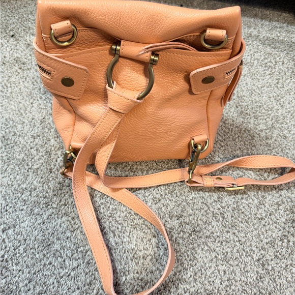 Sapahn Pepper (Peach) Leather Crossbody Bag - Picture 2 of 3